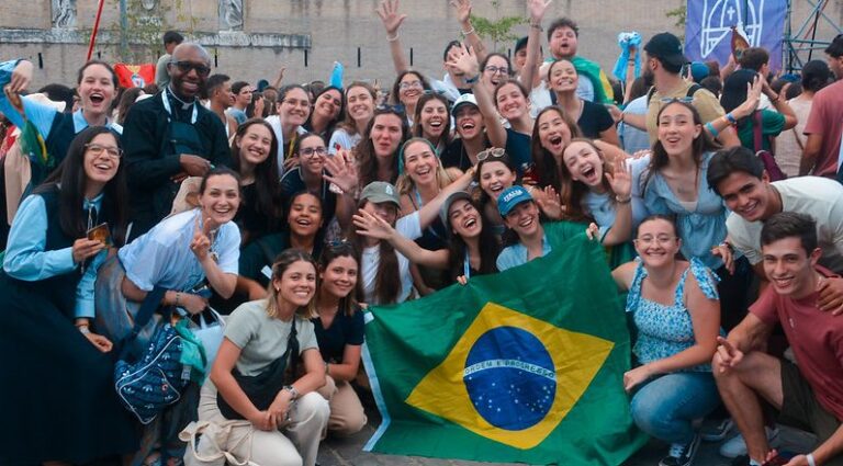 Une recherche révèle à quoi ressemblent les jeunes catholiques brésiliens et ce qu’ils recherchent : formation, liturgie et maintien de leur foi à l’écart de la politique – ZENIT
 & prière matinale.